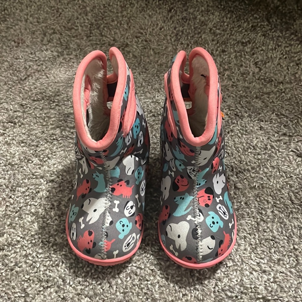 Bogs boots size 5. Excellent condition.